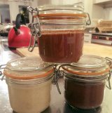 Mais que tartiner de gourmand sur ses tartines? Chocolat au lait et noisettes (le plus gourmand)? Chocolat noir et pruneaux secs (le sans produit laitier et noisette)? ou Beurre de pomme (le plus "léger")